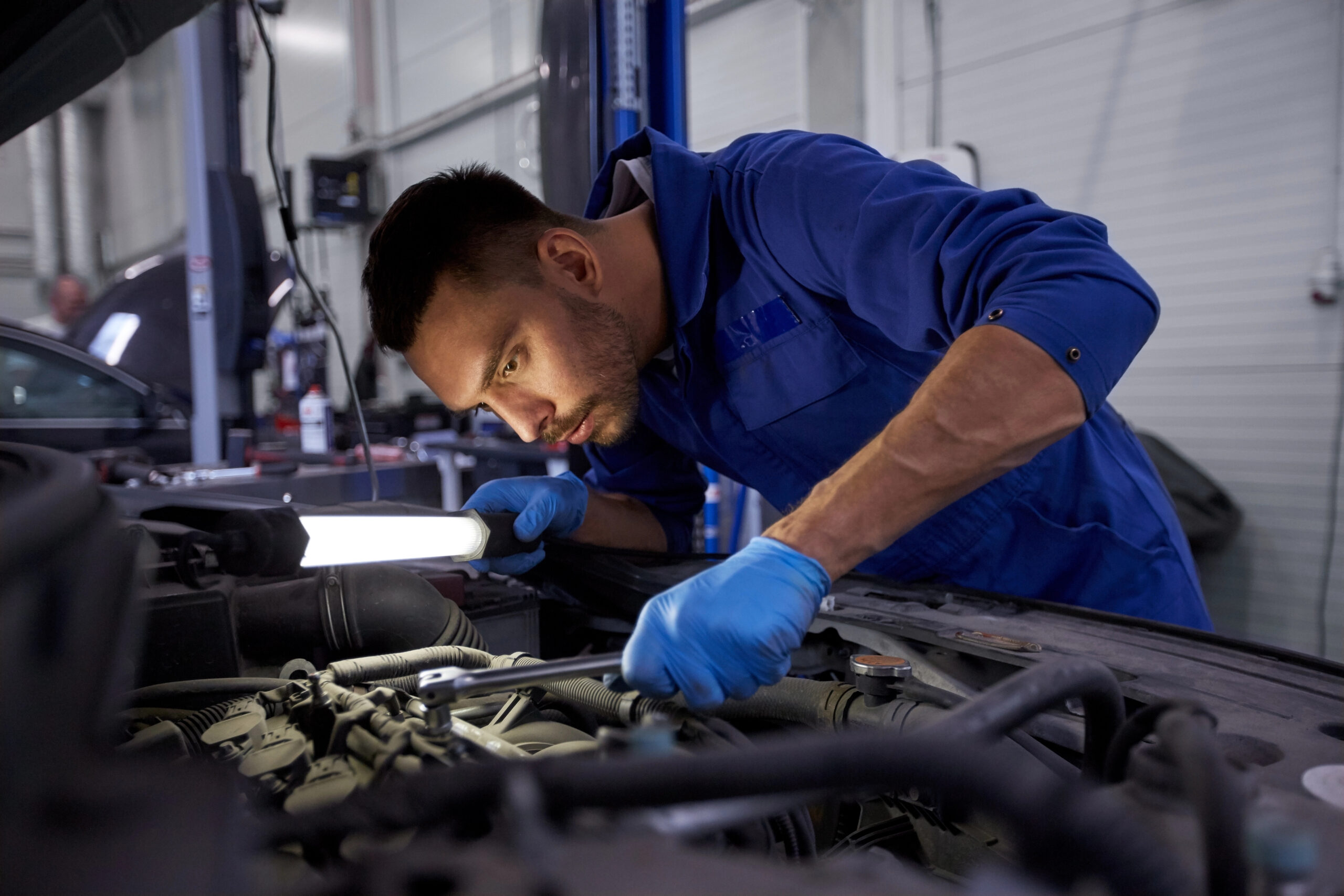 Mechanic cleaning engine