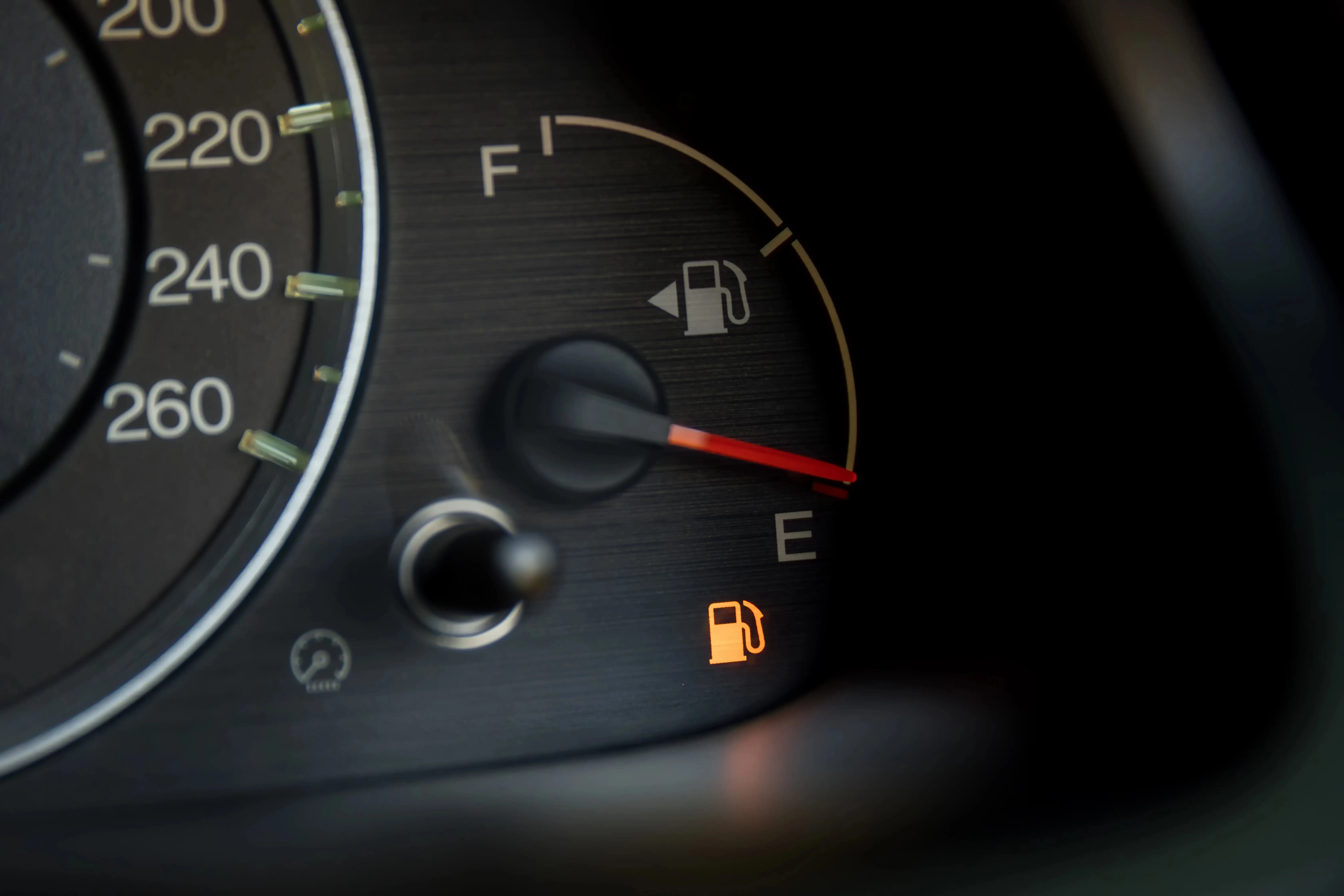 Empty tank warning on dashboard